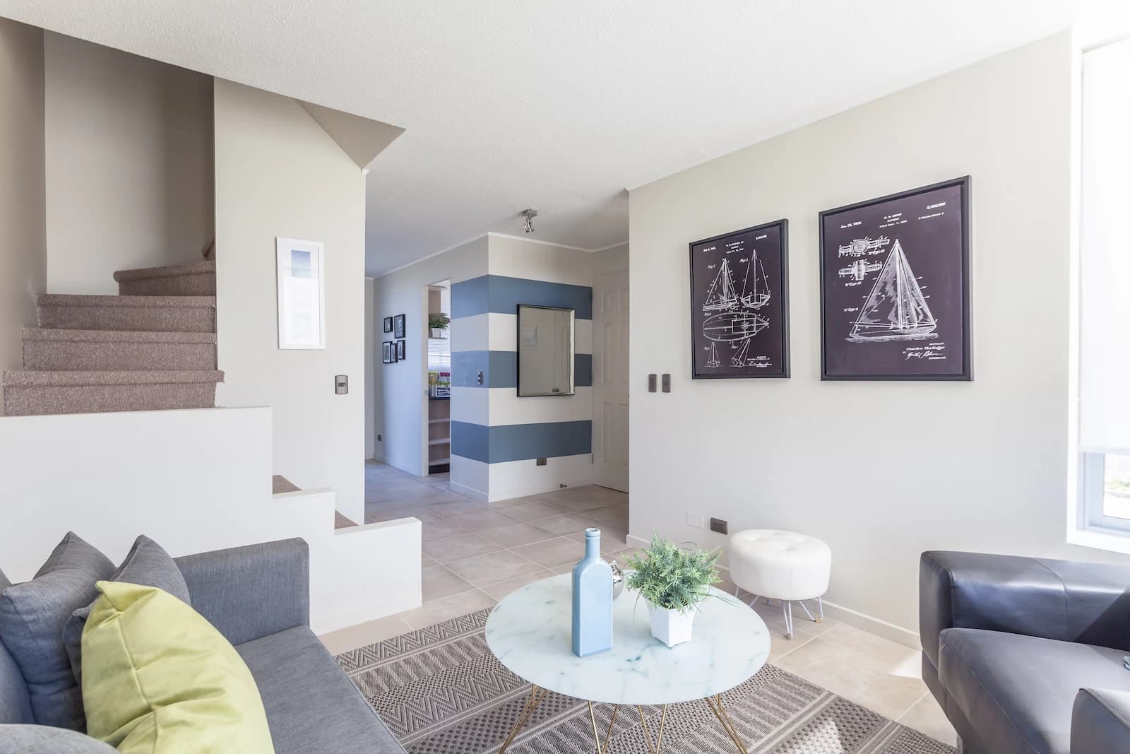 Sala y escaleras de Casa de proyecto Volare